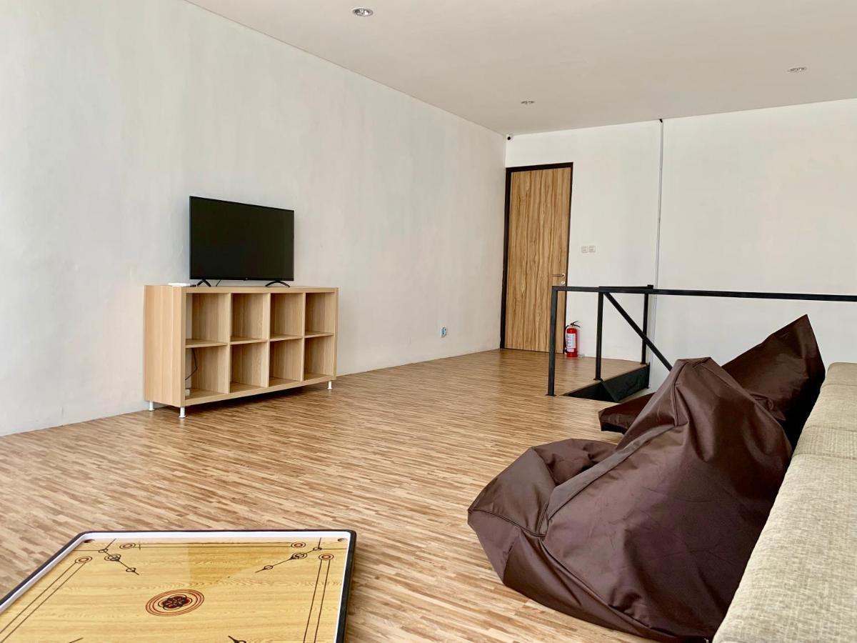 Stay Inn Hostel Джакарта Экстерьер фото